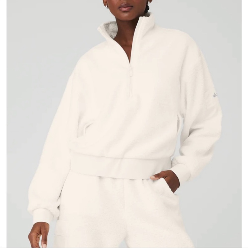 SOLD Alo Yoga Micro Sherpa solstice coverup - Small